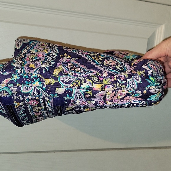 Vera Bradley Crossbody Purse,Colorful w/adjustable strap. 5 zippers/compartments - Picture 8 of 9